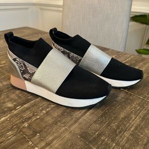 Dolce Vita size 9 sneakers